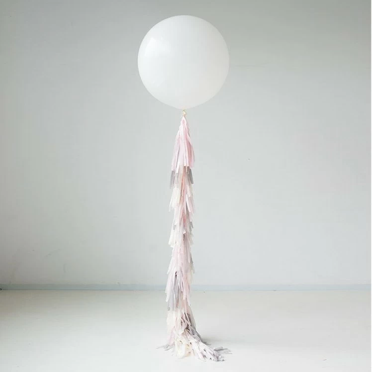 Метровый шар «Белый с кисточками»