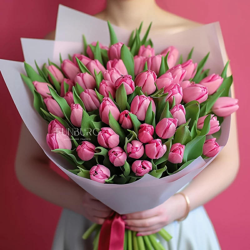 Букет из 55 розовых тюльпанов