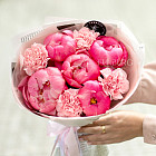 Букет из пионов и гвоздик «Земляничные сны»