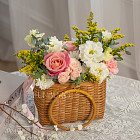 Корзина цветов «Медовый нектар»