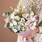 Букет из лилий и эустом «Вальс цветов»