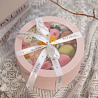 Композиция с макарунами «Цветочная жемчужина»