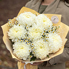 Букет из ромашек и хризантем «Ванильный крем»