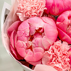 Букет из пионов и гвоздик «Земляничные сны»