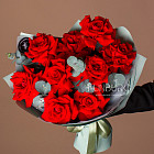 Монобукет из красных роз Nina с эвкалиптом