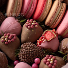 Набор клубники и пирожных «Sweet»