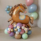 Фигура из шаров с лошадкой