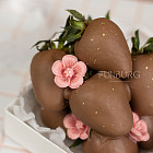 Бенто-торт из клубники в шоколаде «Флёр»