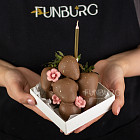 Бенто-торт из клубники в шоколаде «Флёр»