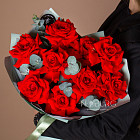 Монобукет из красных роз Nina с эвкалиптом