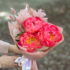 Букет пионов «Земляничный поцелуй»