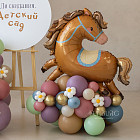 Комплексное оформление с мольбертом «Детство»