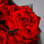 Монобукет из красных роз Nina с эвкалиптом