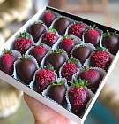 Набор клубники в шоколаде «Dark Berry» M