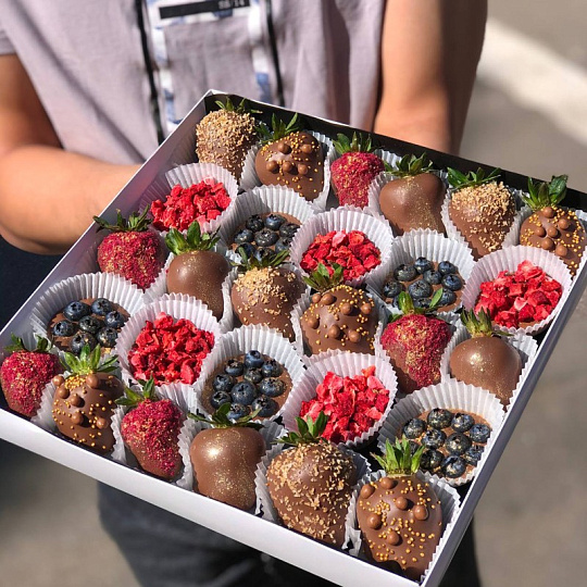 Набор ягод в шоколаде