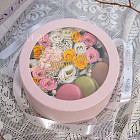 Композиция с макарунами «Цветочная жемчужина»